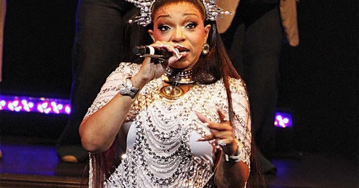 Destra glänzt bei Reflections