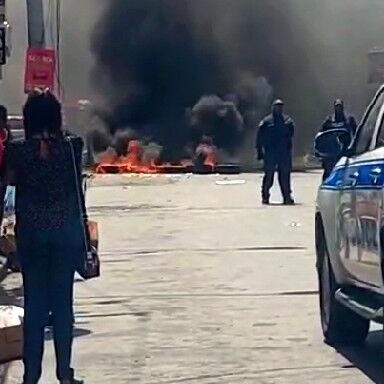 Vendors in fiery protest - Vimarsana News