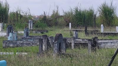 Grave diggers explain 56 bodies