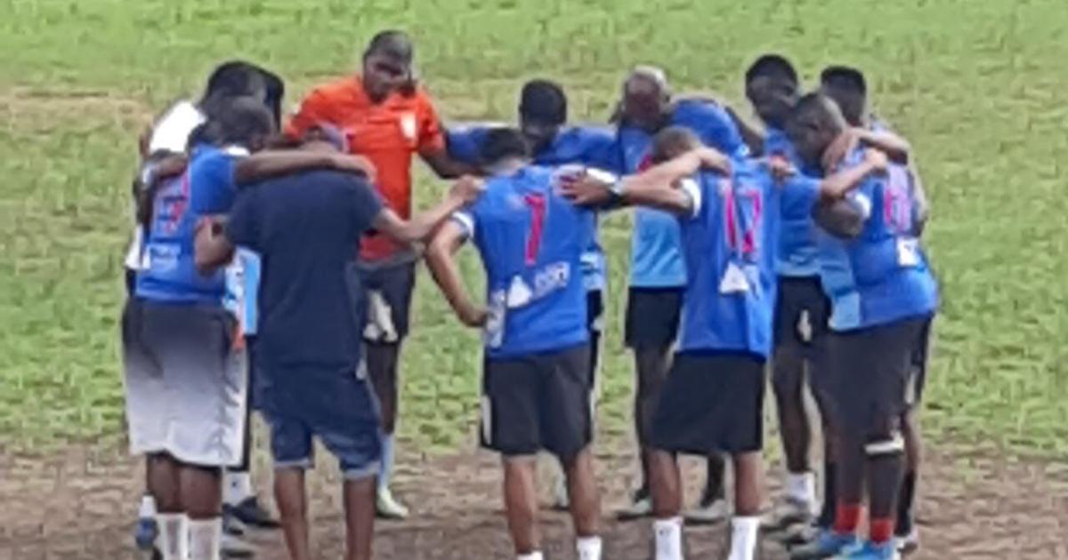 Fußballer stirbt nach Zusammenbruch während des Finales