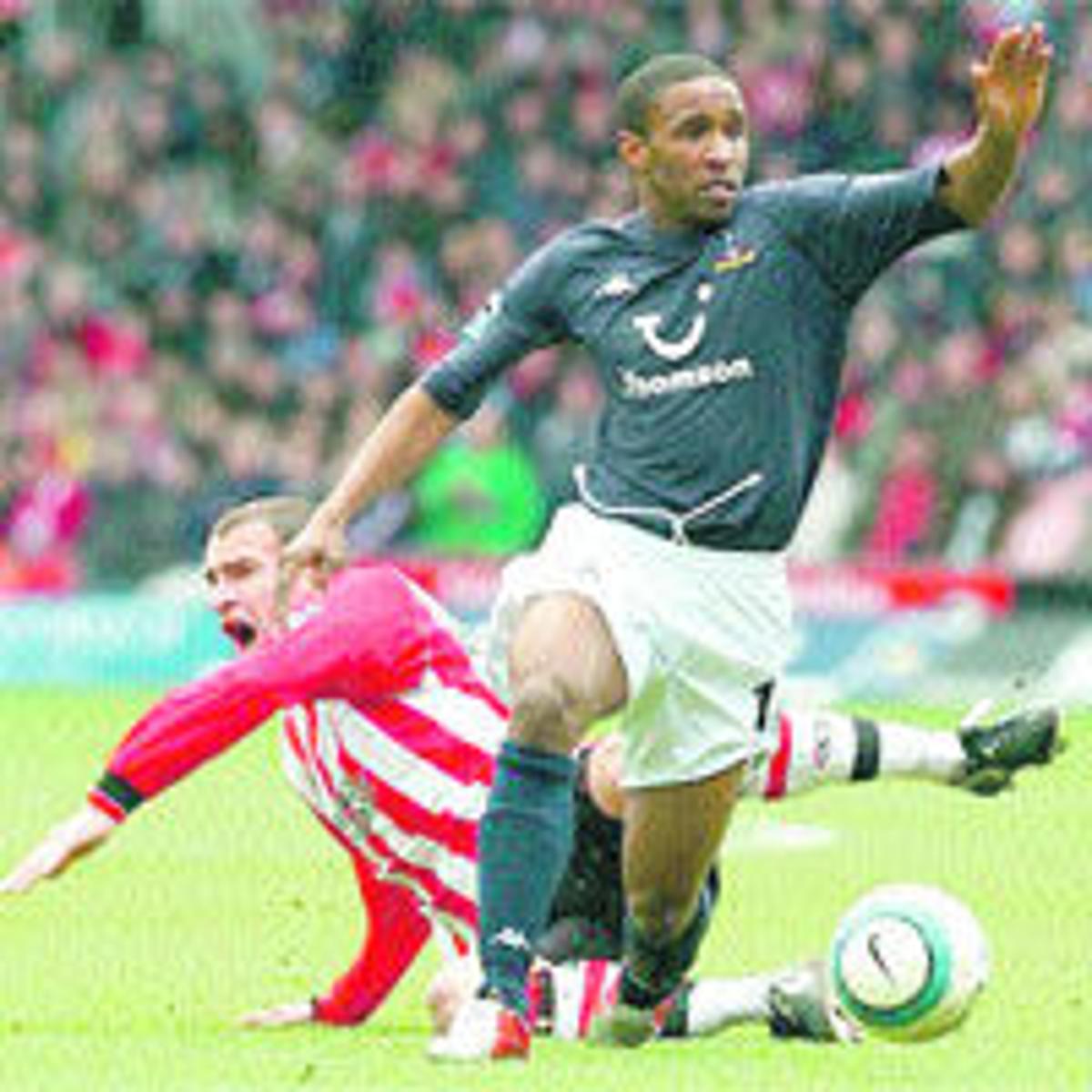 Jermain Defoe England Signs Autographs He Editorial Stock Photo - Stock  Image | Shutterstock Editorial, image size:1200x1200
