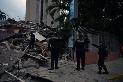 Powerful Venezuela earthquake collapses buildings in Caracas; tsunami alerts cancelled