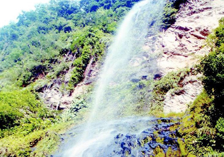 Dangers of Maracas Waterfall continue Features Local