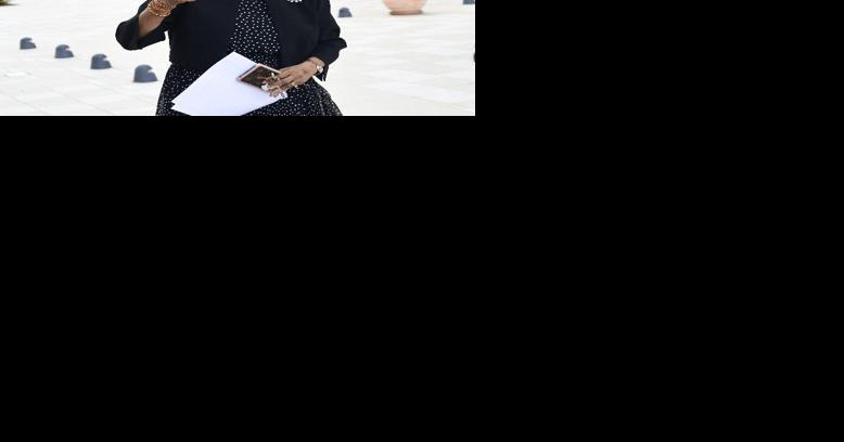 Kamla closes party offices to attend Panday funeral - Vimarsana News