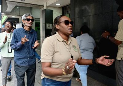 TSTT workers march: Pay 10% hike