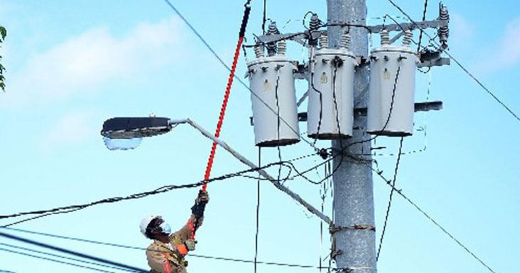 Man found dead on road, suspected electrocution