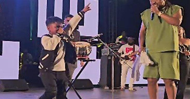 Machel shares ‘Madness’ stage with child fans