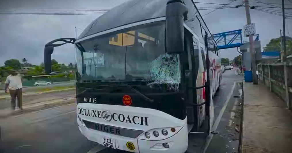 Soldier walked into bus after allegedly stabbing girlfriend - Vimarsana News