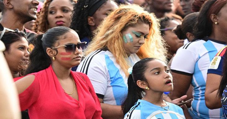 Tausende sehen sich das WM-Finale in Brentwood an