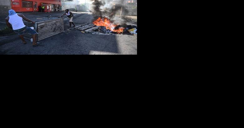 Protest over troubled school in Penal - Vimarsana News