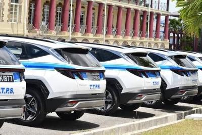 Cop driving with expired permit crashes squad car