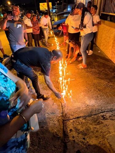 Candlelight vigil held for teen dancer