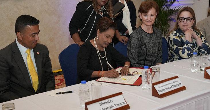 WORLD BANK COMES TO T&T