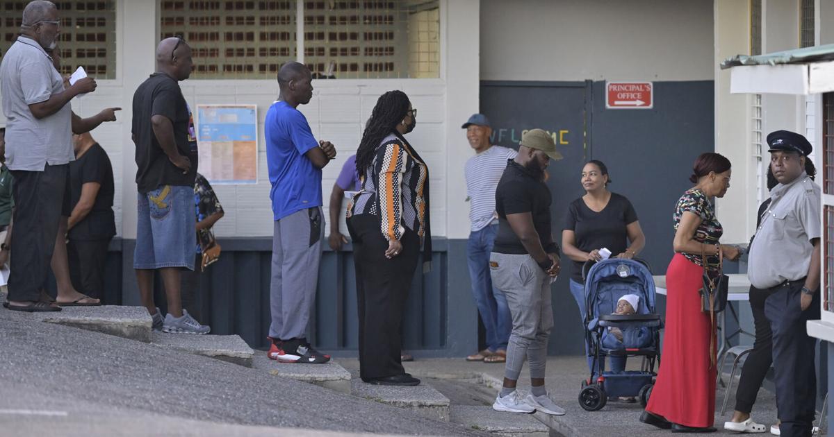 Electors in the line at 6p.m, allowed to vote