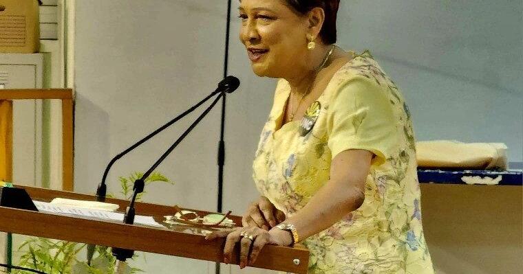 Kamla: PNM in 'panic mode' over issues facing country
