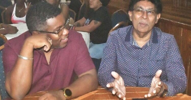 Mayor Parris feeds 150 Sando residents