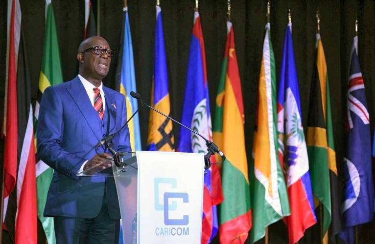 heads meet in T&T Photo Gallery