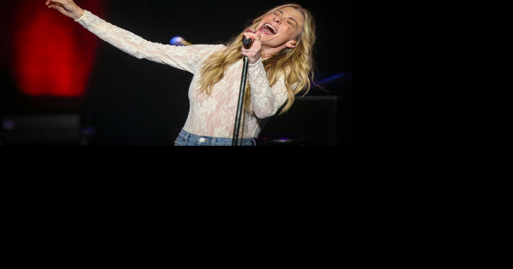 Scenes from LeAnn Rimes at Hard Rock Live | Photo Galleries ...
