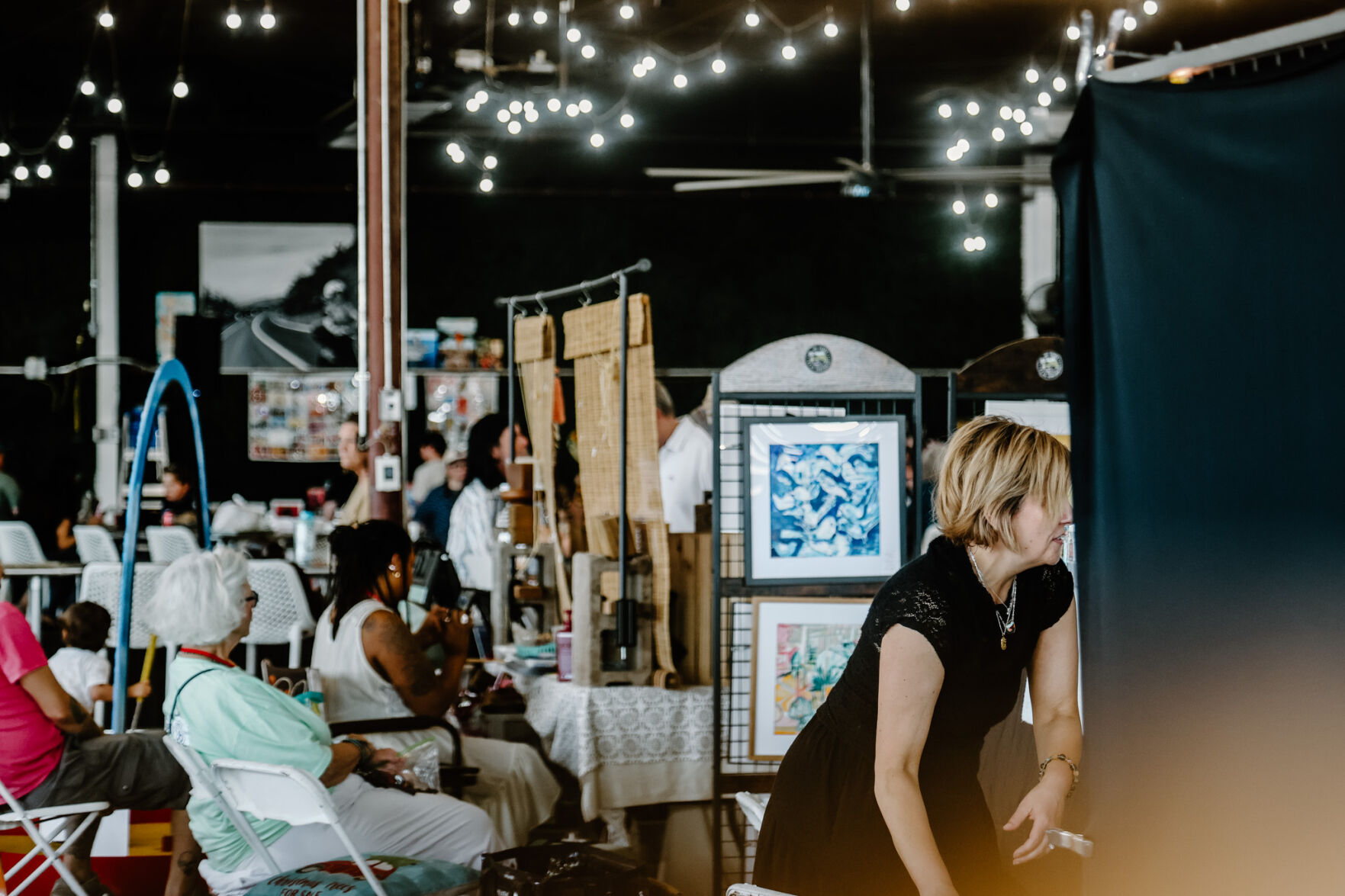 ポスター Mae Town Scenes from Mayfest's Local Art Market on May 15-17 | About Town