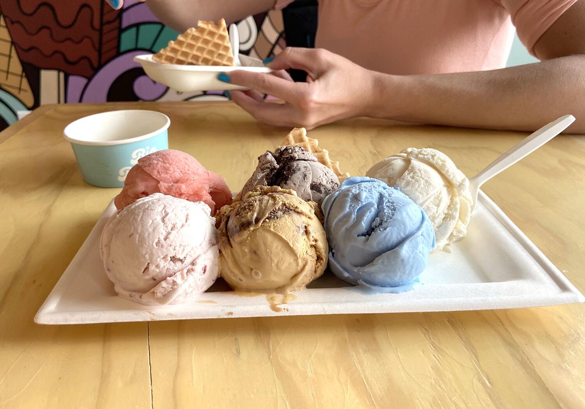 Scoops Ice Cream & Grille: Ice Cream, Food and Fun