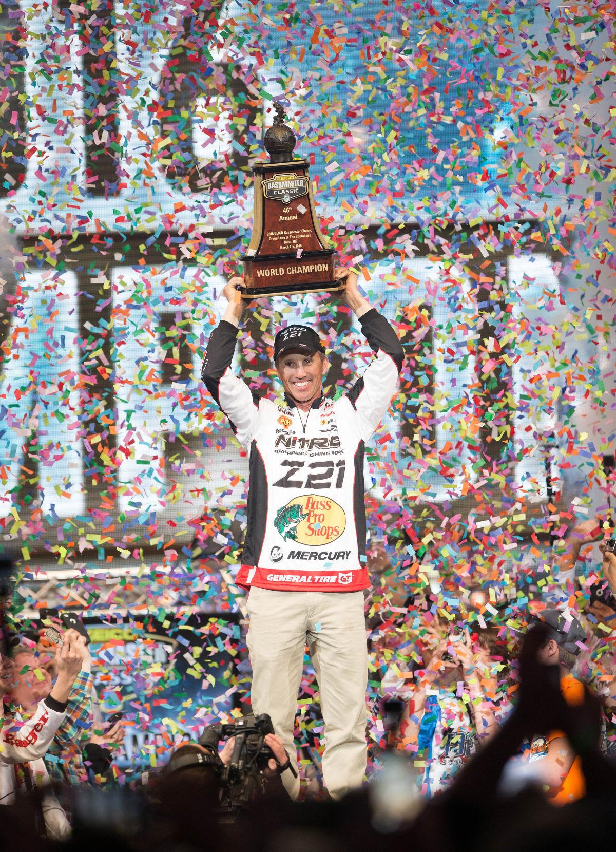Bassmaster Classic: Talala's Edwin Evers dominates final day, wins his