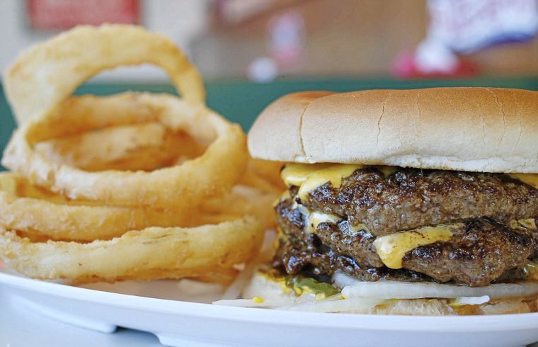 Review Harden S Hamburgers Keeps Iconic Flavors Under New Owners Food Cooking Tulsaworld Com