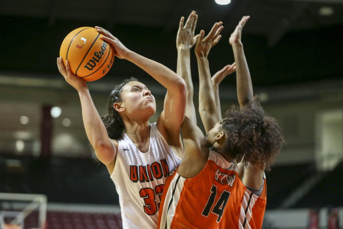 Girls Basketball Chieftains On A Roll Teams And Players To Watch