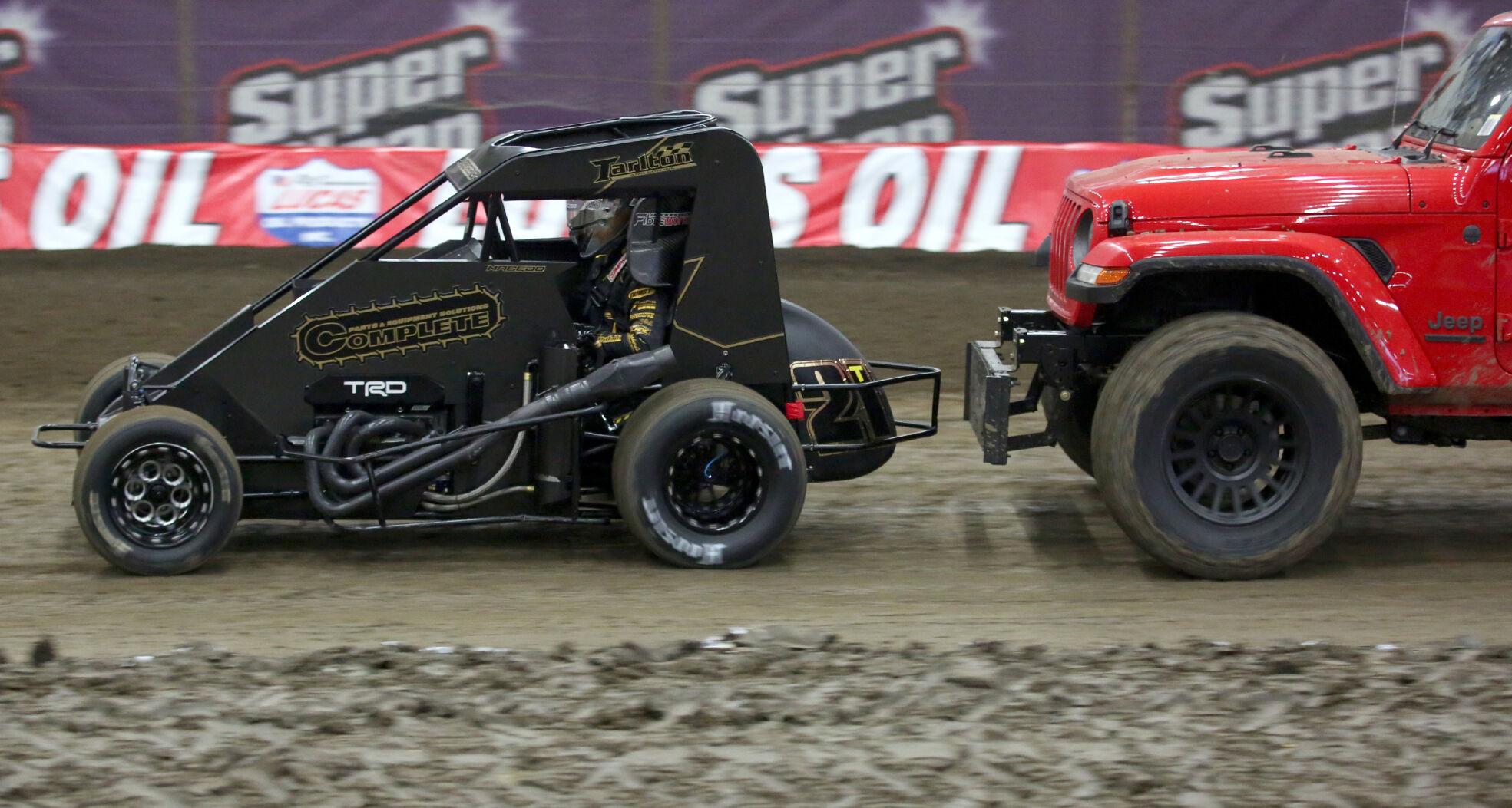 Gallery Action from Chili Bowl Midget Nationals opening day