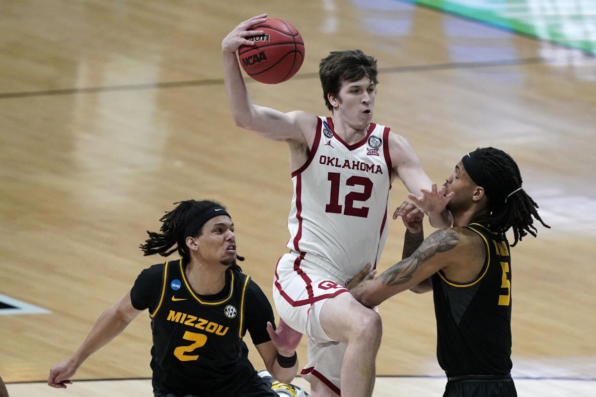 Oklahoma's Austin Reaves decides to enter upcoming NBA draft ...