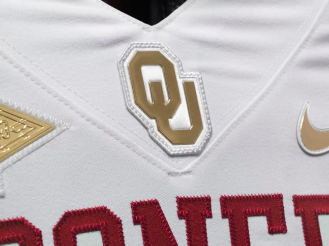 Red River Rivalry uniforms get touch of gold