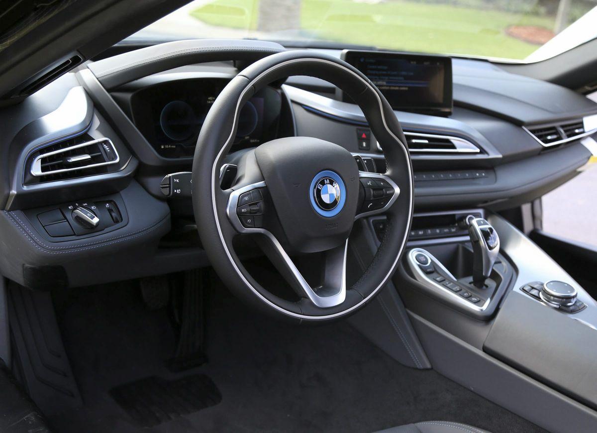 John Stancavage Luxury Cruise Turning Heads In Three Of Tulsa S Most Rare Top Of The Line Automobiles Tulsa World Magazine Tulsaworld Com