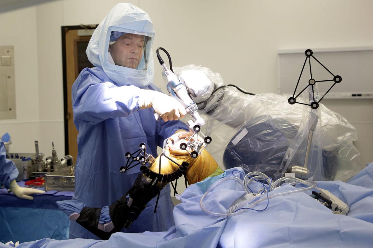 Latest robotic technology makes kneereplacements more precise Local