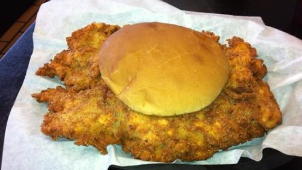 Review New Tally S Good Food Cafe Full Of Neon Fun 50s Decor Food Cooking Tulsaworld Com