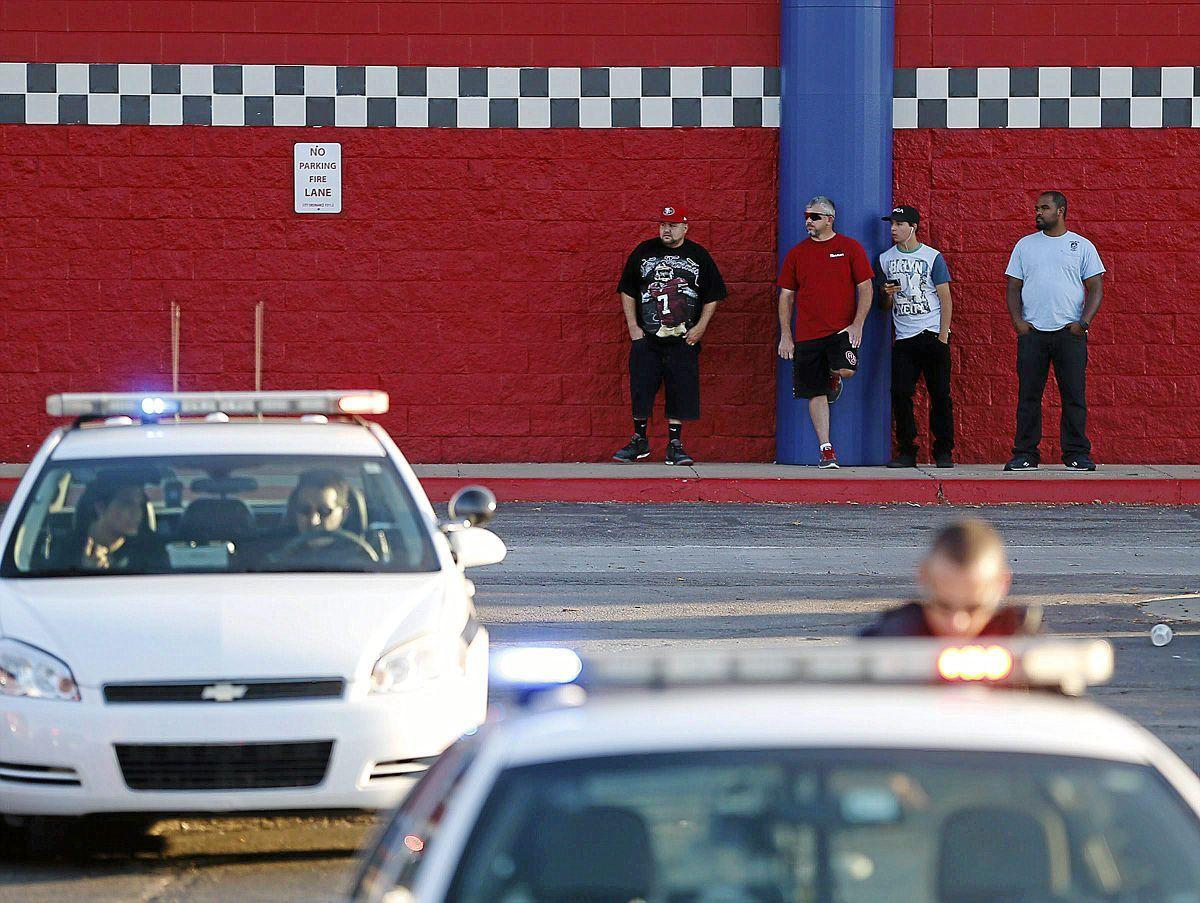 Police investigate reports of shots fired outside pizza restaurant; no