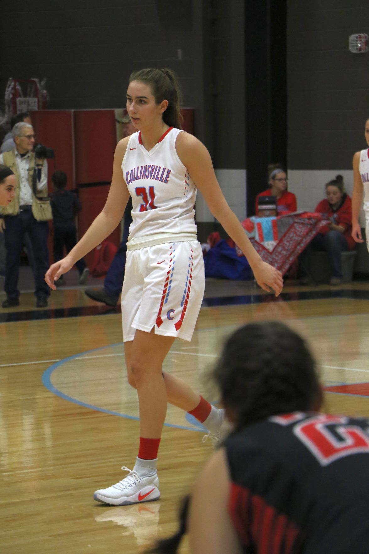 Basketball Mallory Vaughn gets 22 as No. 1 Collinsville blows past