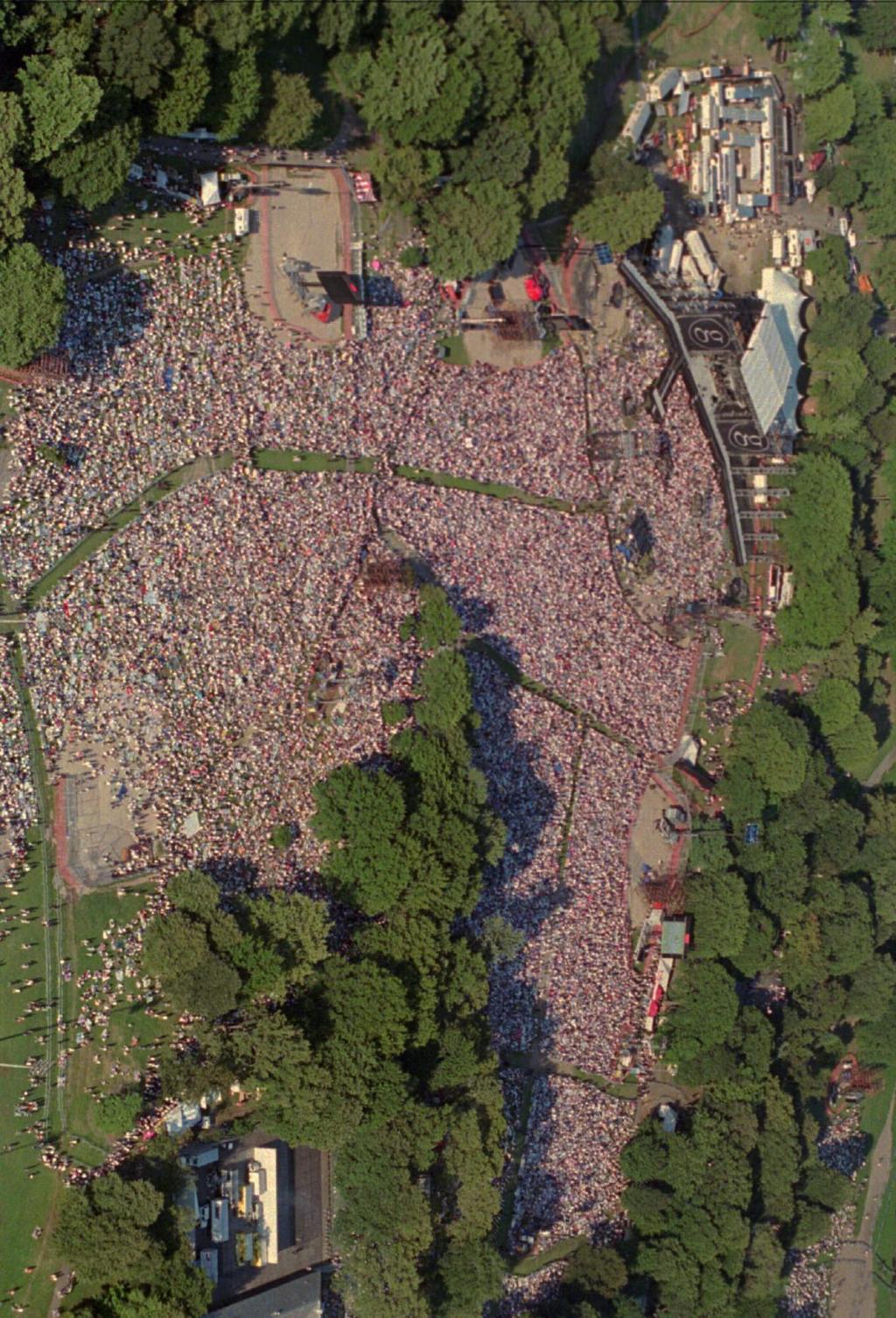 Throwback Tulsa: Garth Brooks hosts at least 300K in free ...
