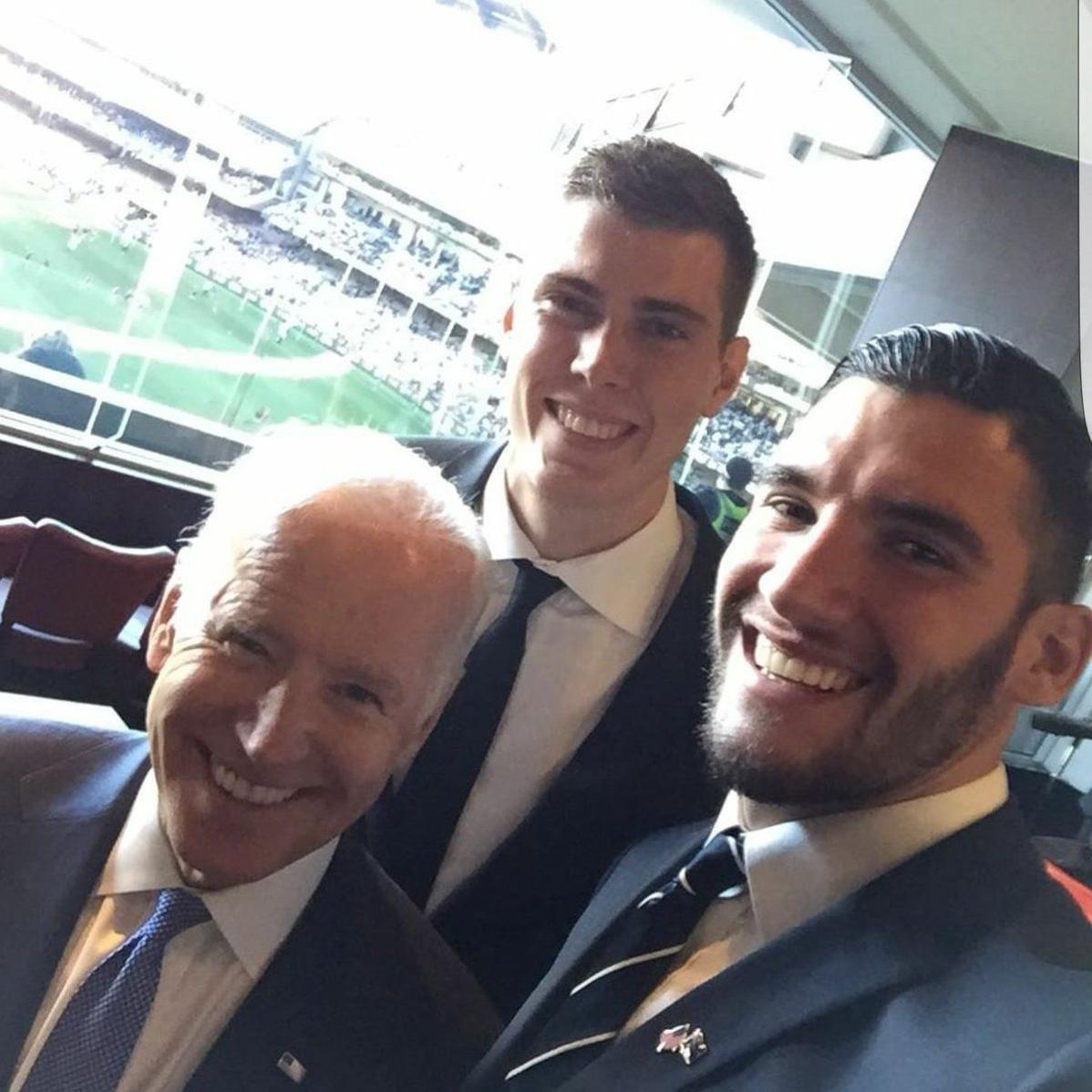 Osu Grad Mason Cox Helps Vp Joe Biden Understand Australian Rules Football Osusportsextra Tulsaworld Com