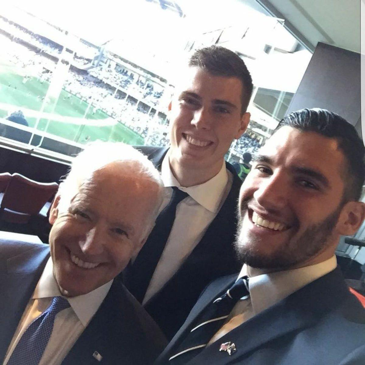 Osu Grad Mason Cox Helps Vp Joe Biden Understand Australian Rules Football Osusportsextra Tulsaworld Com