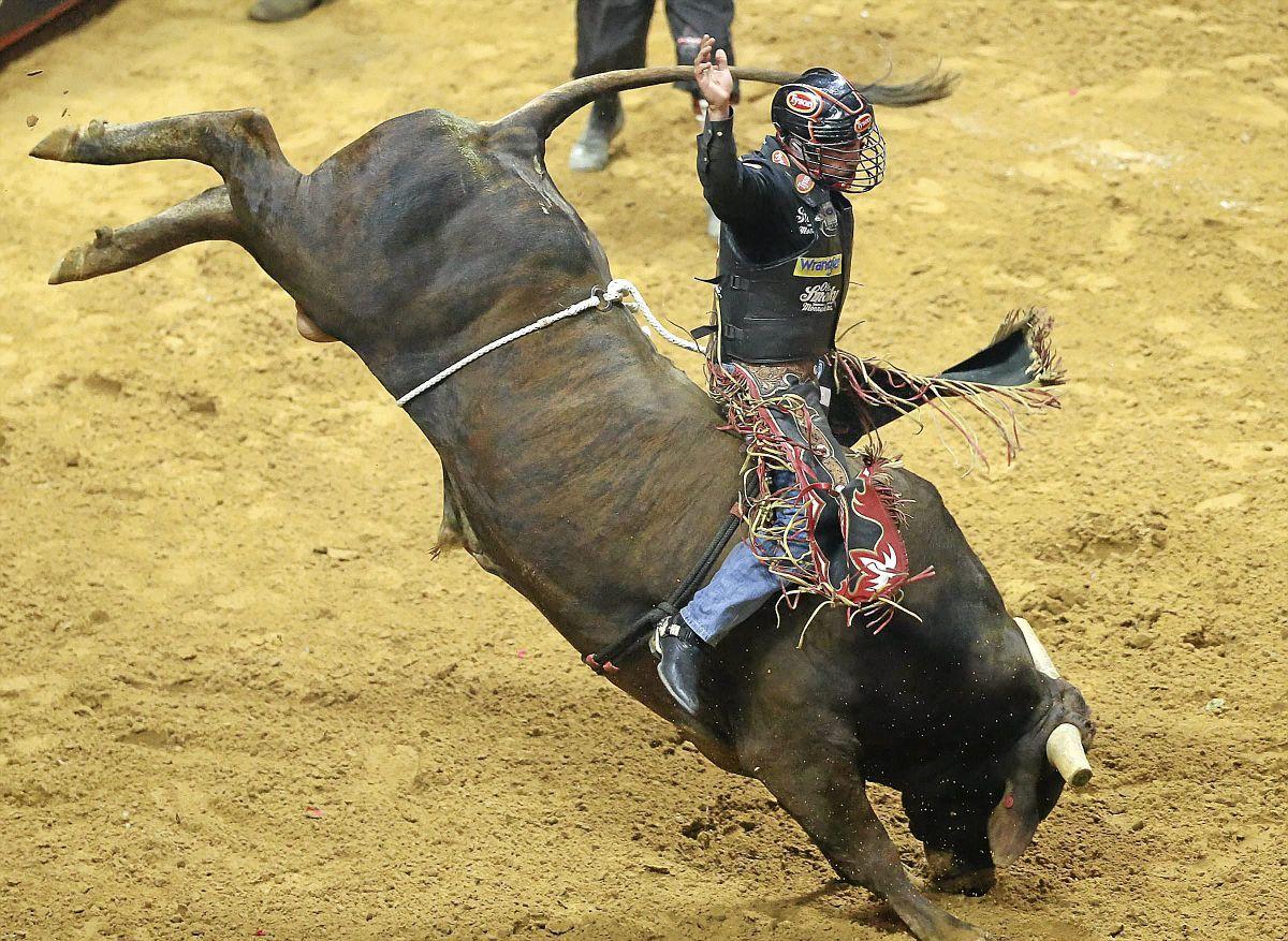Arkansas rider Chase Outlaw returns from injury to ride in PBR event at