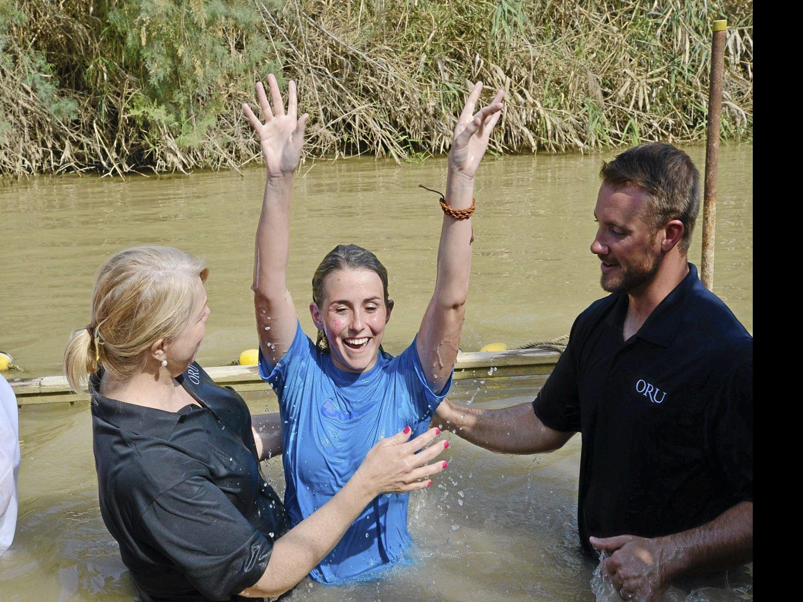 Rykke Ti Nat sted The God Blog: ORU students baptized in Jordan River | Faith | tulsaworld.com