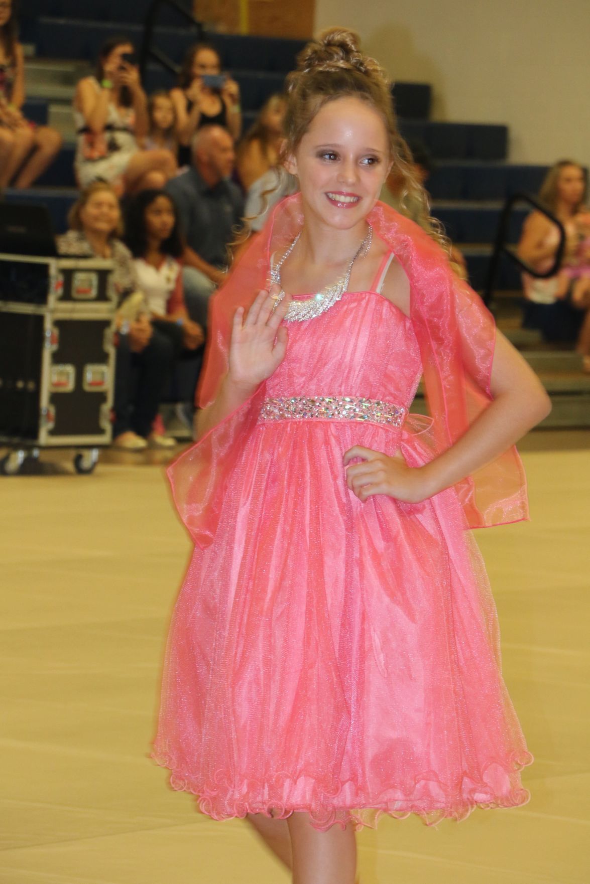 Photo gallery Contestants shine in the 2017 Porter Peach Pageant