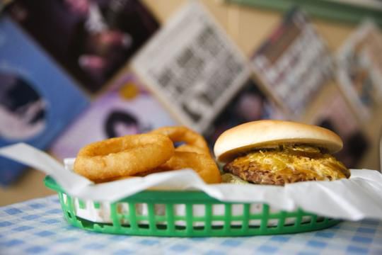 Burger in Paradise review gallery