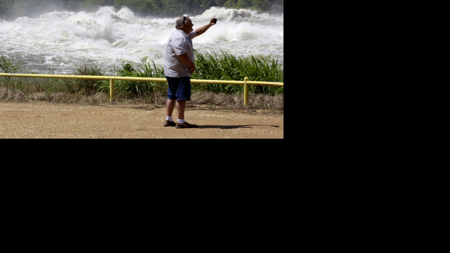 Water Is Released From Grand Lake At The Pensacola Dam Tulsaworld Com