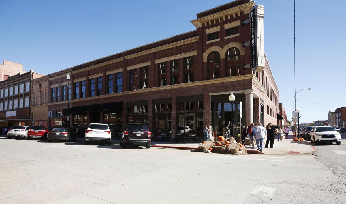 Review: Diners stampede to Pioneer Woman Mercantile in ...