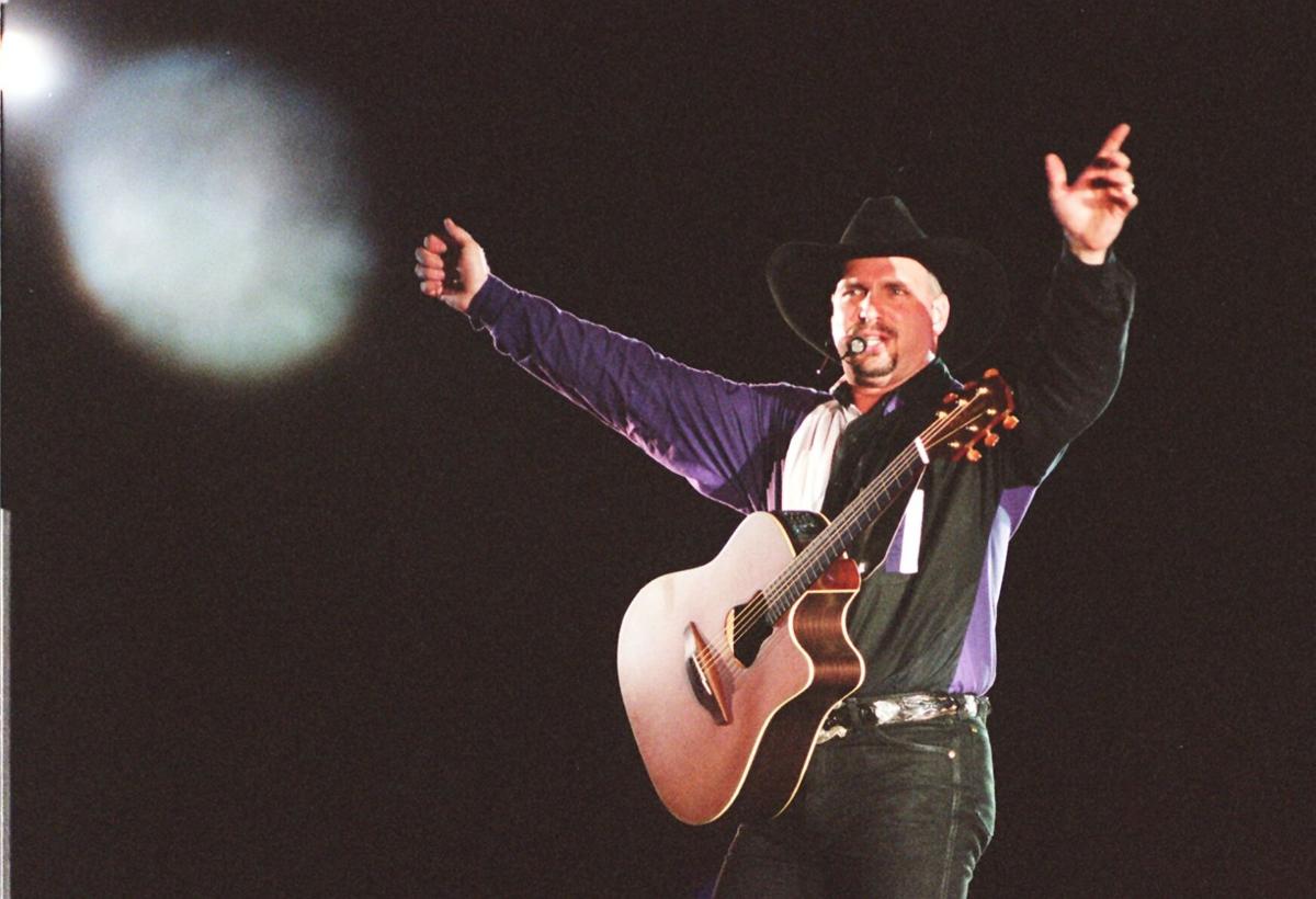 Garth Brooks returns to Stillwater for fundraising concerts