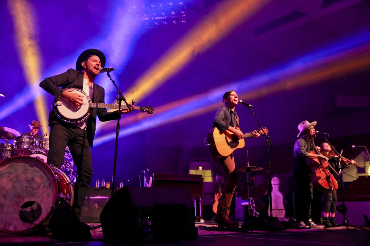 Reconnecting The Avett Brothers After Closing Convention Center Arena Crossing Street For Bok Center Show Music Tulsaworld Com