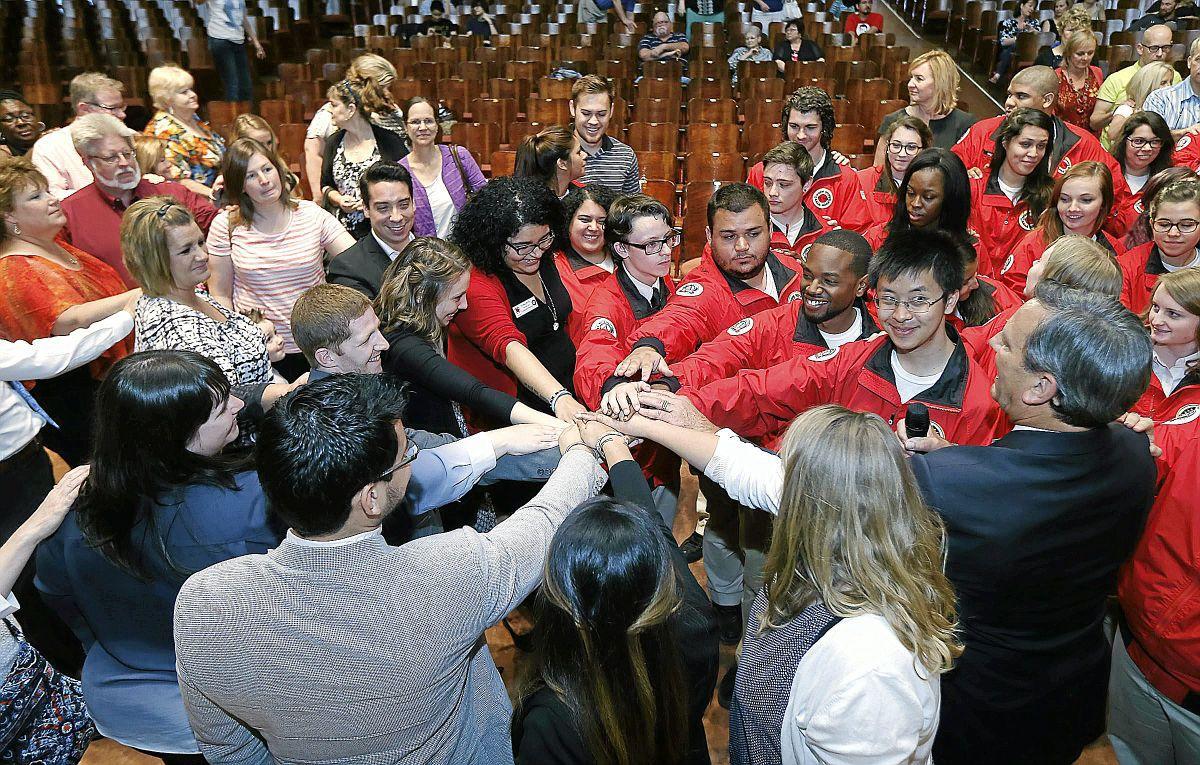 Stacy Schusterman Stop Cuts To Americorps Funding Opinion Tulsaworld Com