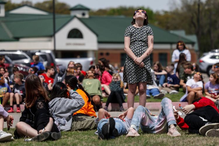 040924-tul-nws-kideclipse-p2