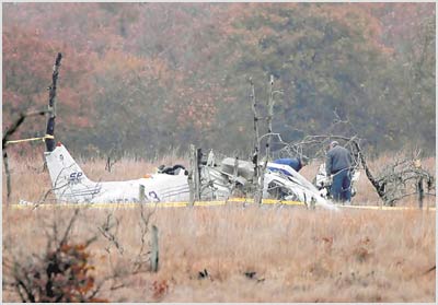 Father, son die in plane crash