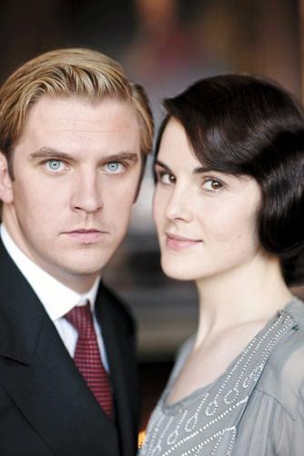 TVtype: VIDEO: 'Downton Abbey' star Dan Stevens stars in new  horror-thriller film 'The Guest